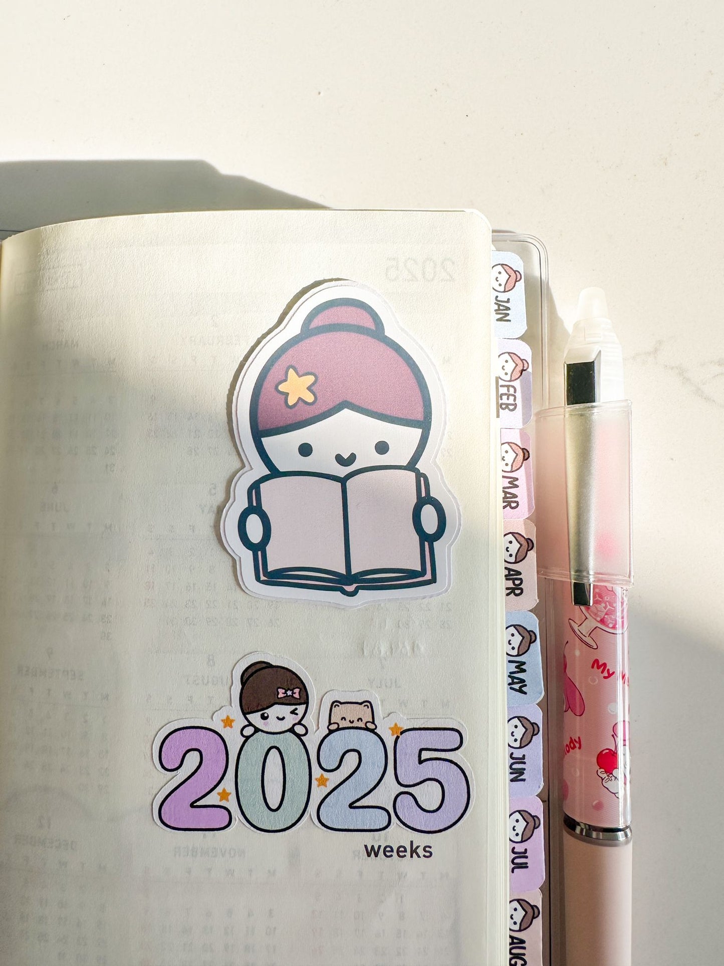 Mimi BOOK LOVER (Vinyl Die Cut Sticker - Non-Waterproof)